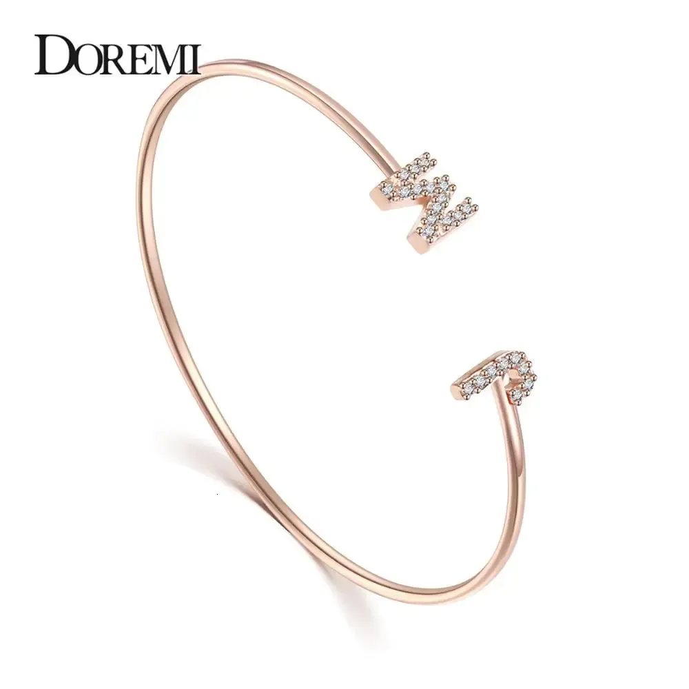 Bangle Doremi Personalizado Carta Pulseira Bebê Bangle Zircônia Pavimentar Pulseira Inicial Criança Adulto Tamanho para Único Cuff Jewelry231118