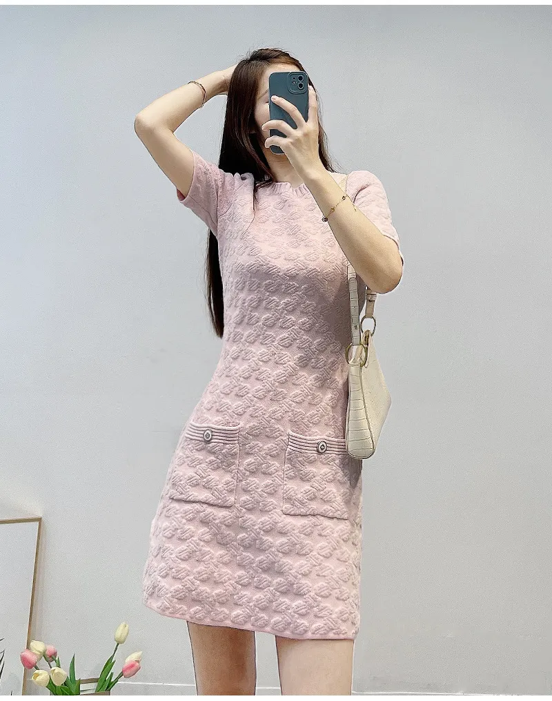 Abiti casual Maje Abito in maglia stile francese Abito rosa a maniche corte per donna