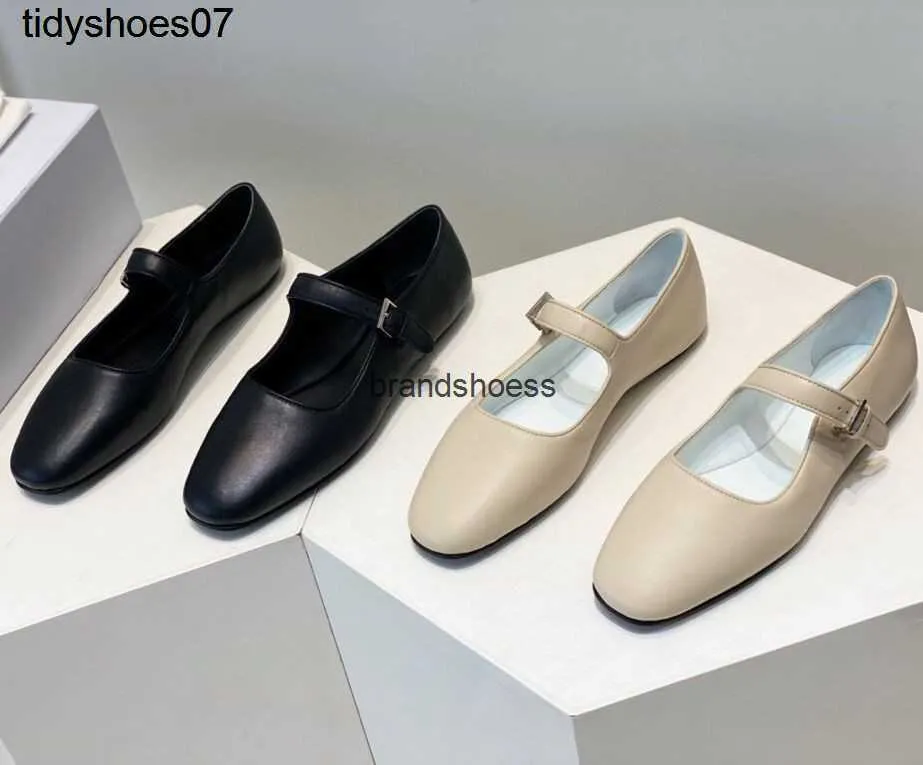 Le classiche scarpe singole Mary Jane piatte a testa tonda quadrata cerosa morbida ROW realizzate in pelle Dongguan