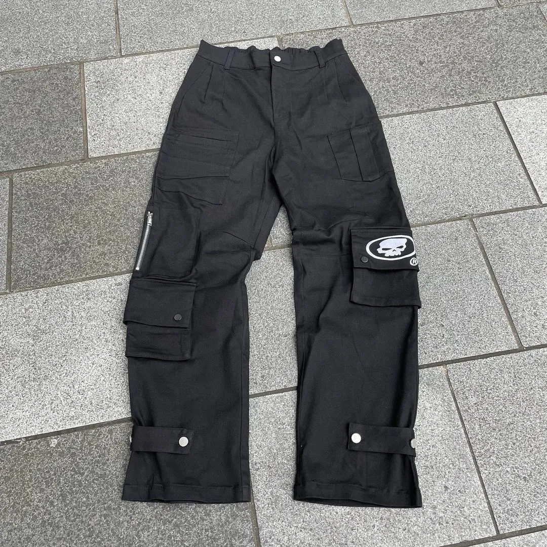 Pantaloni da donna Capris Y2K Black Retro Skull Stampa pantaloni da carico Harajuku Streetwear a più tasche gamba larga pantaloni dritti donne sciolte jeans 230417