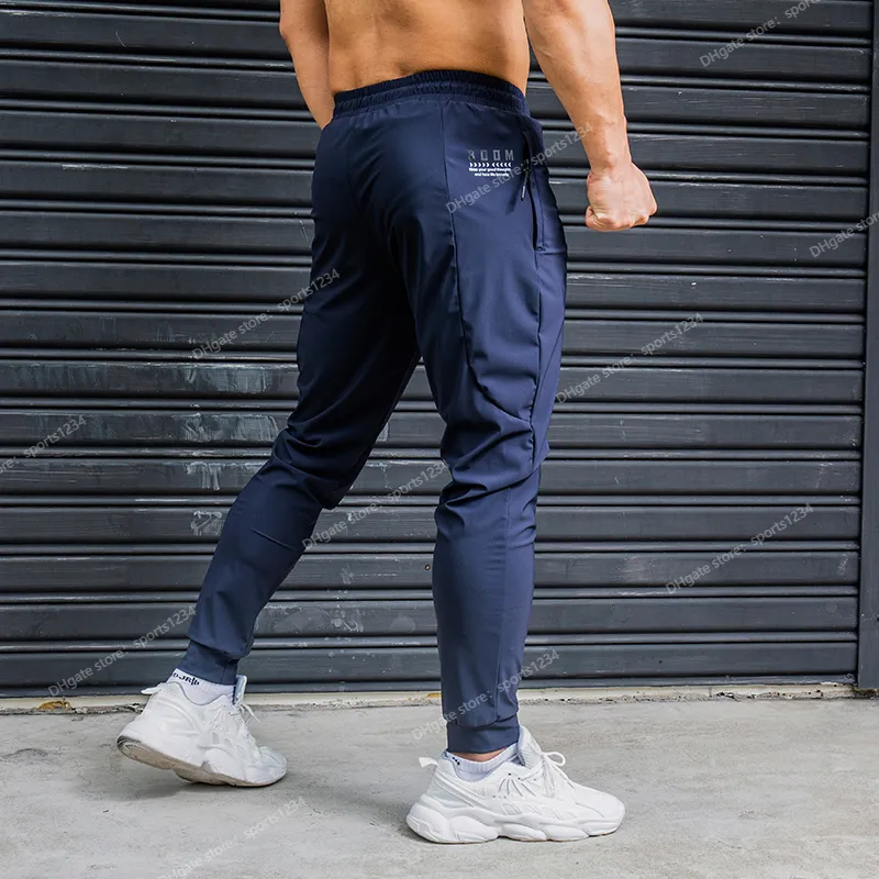 Эластичные мужские брюки для бега. Повседневные спортивные штаны с карманами на молнии. Тренировочные брюки для бега. Фитнес-брюки. Тренировки в тренажерном зале. Спортивные брюки.