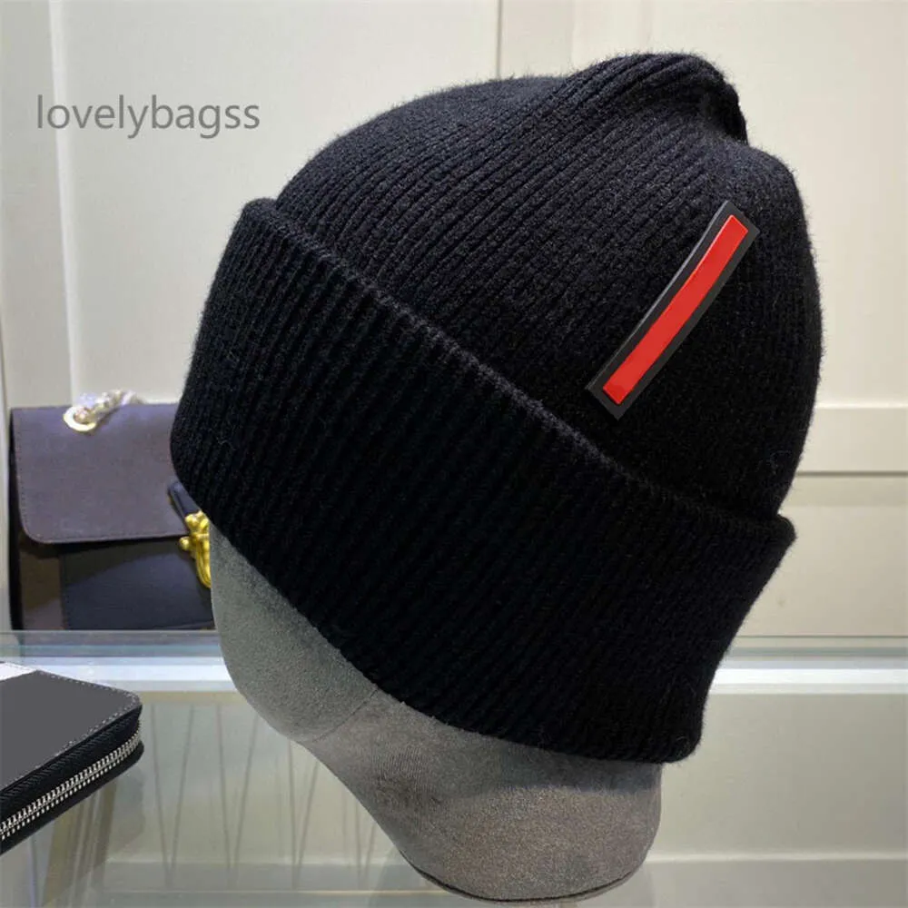 Chapeaux de bord avare 2023 Designer Beanie Bonnet de luxe Bonnet tricoté Crâne Hiver Unisexe Cachemire Lettres Casual Bonnet extérieur Tricot Mode 5 Couleur