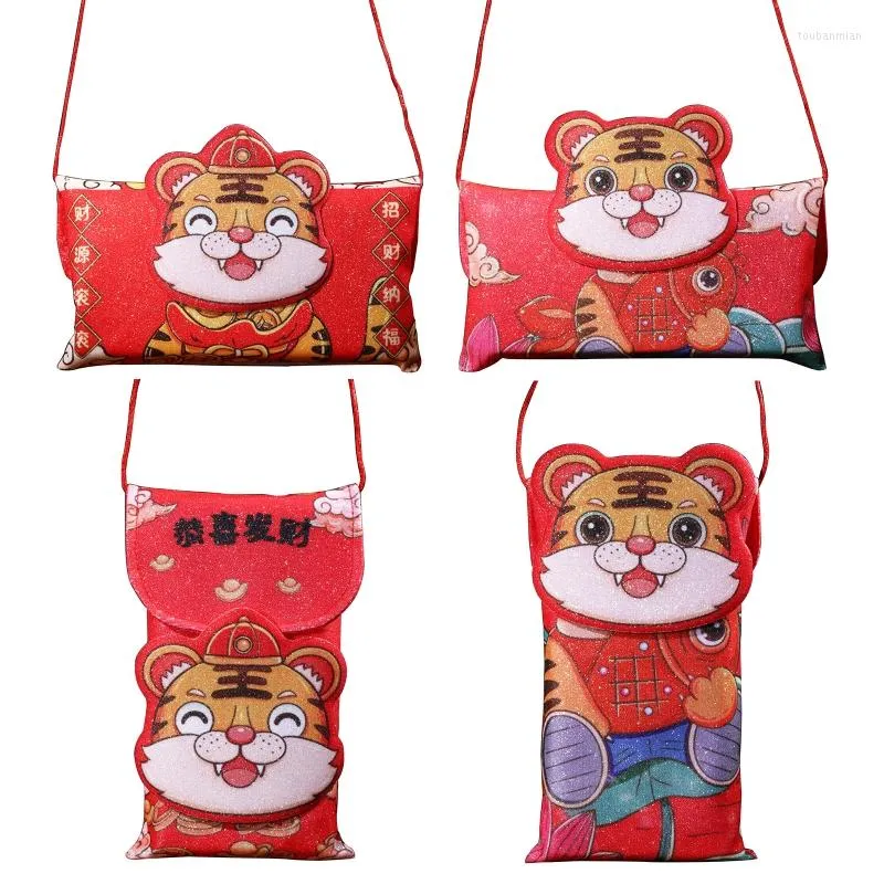 Present Wrap Chinese Style Lucky Money Bag 3D Cartoon Tiger Tyg Röd kuvertficka Messenger Väskor för vårfestival