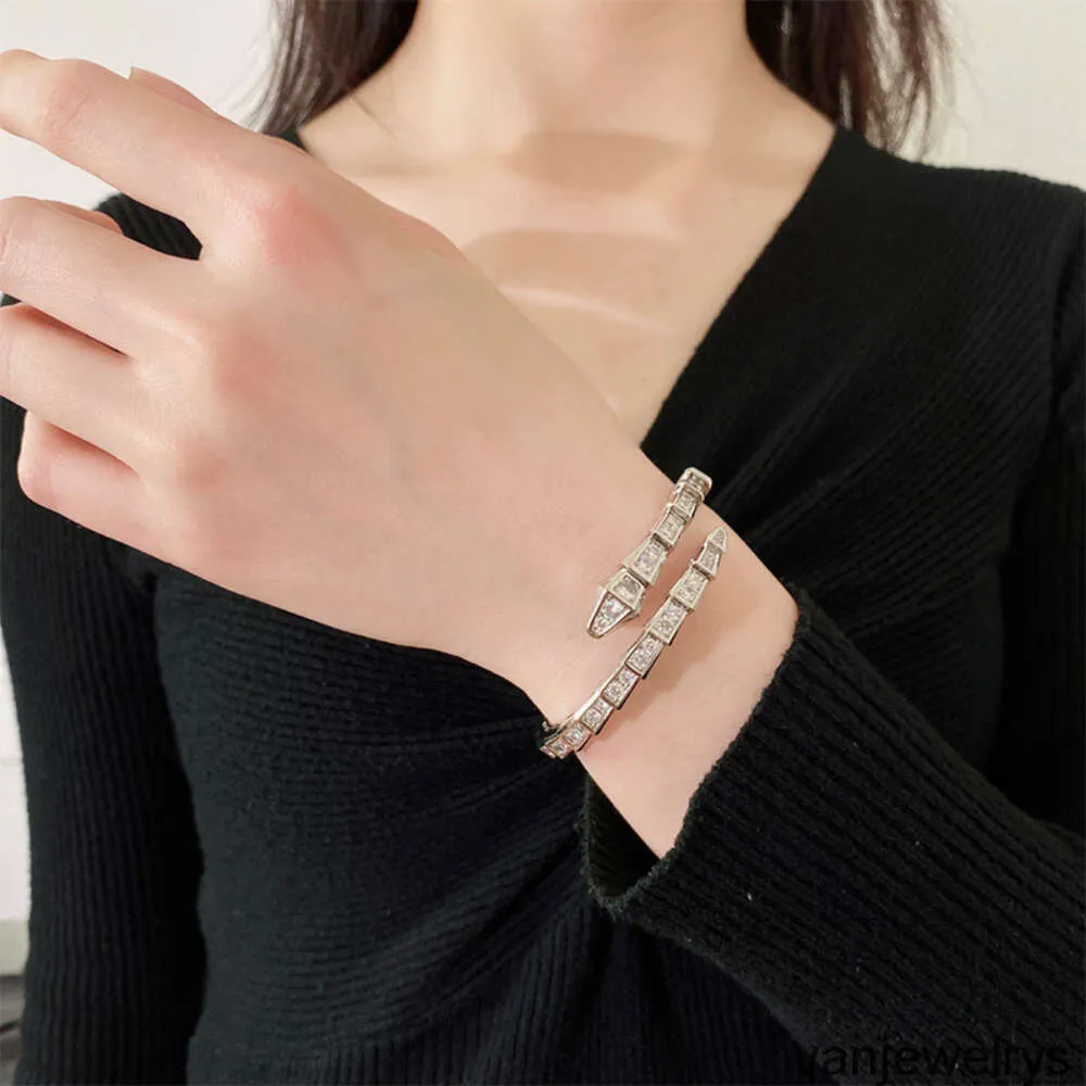 2024 Nouveaux bracelets de créateurs Top An Snake Bagues pour hommes Or Sier Rose Couleurs Style ouvert pour femmes Bijoux de mariage Ne se fanent jamais