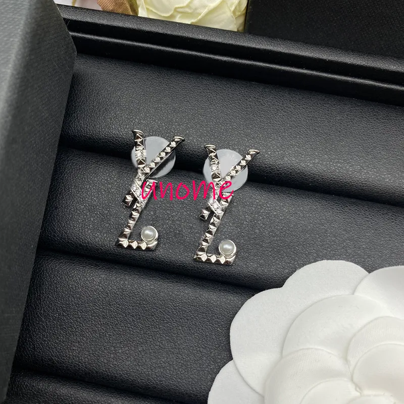 Diseñadores Marca Pendientes de diamantes para mujer Diseñador Carta Ear Stud Mujeres Perla Pendiente geométrico Joyería de boda Accesorios 2311185Z