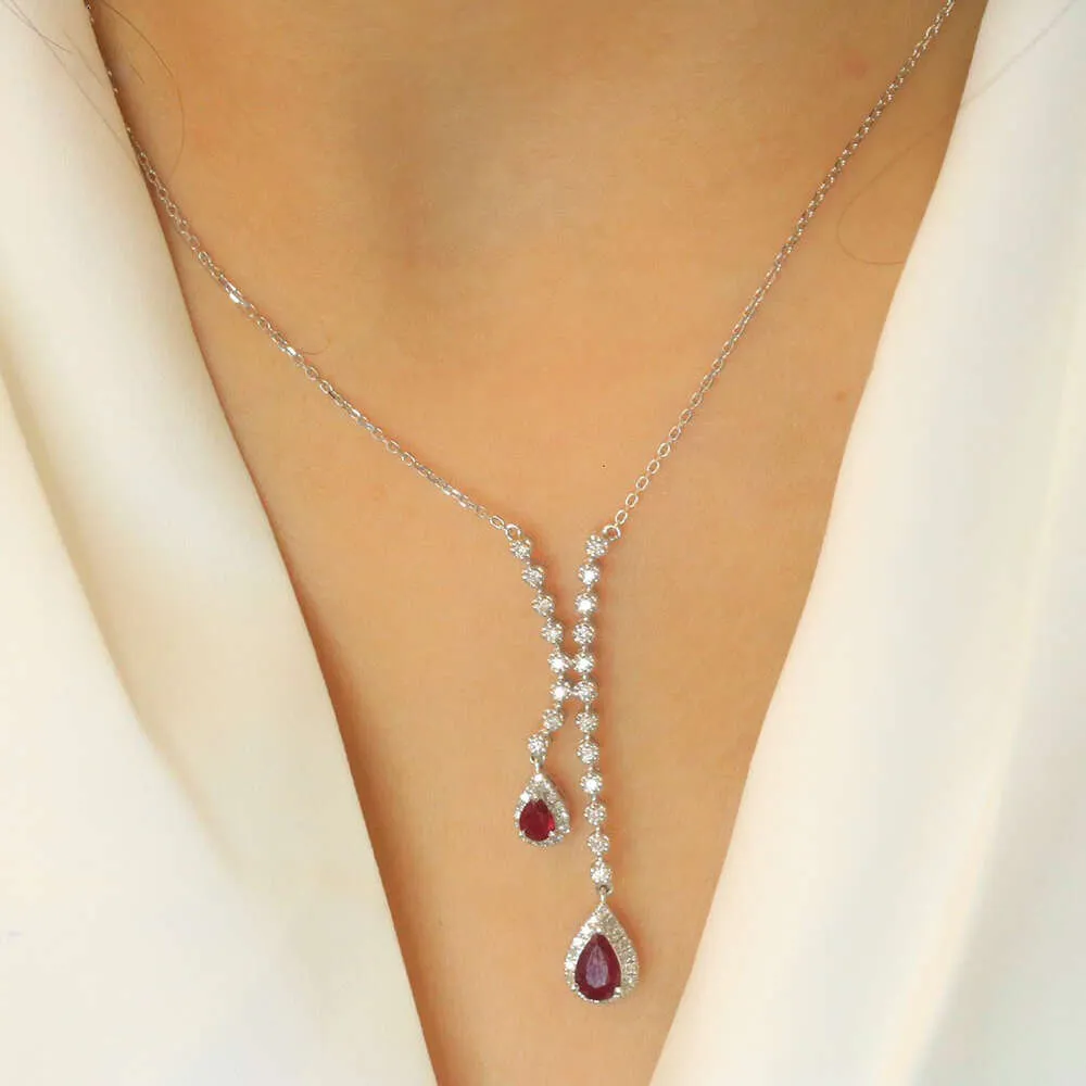 Женское простое ожерелье Xiy с V-образной цепочкой из белого золота 0,5 карата с натуральным рубином и бриллиантами в форме капли воды