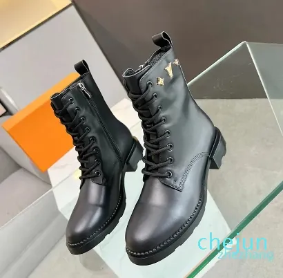 Winter Flat Bottom Formal Shoes Famous Female Designer Metal Letter Lace up Brand Martin Boots Genuine Leather Round Head Side Shoe