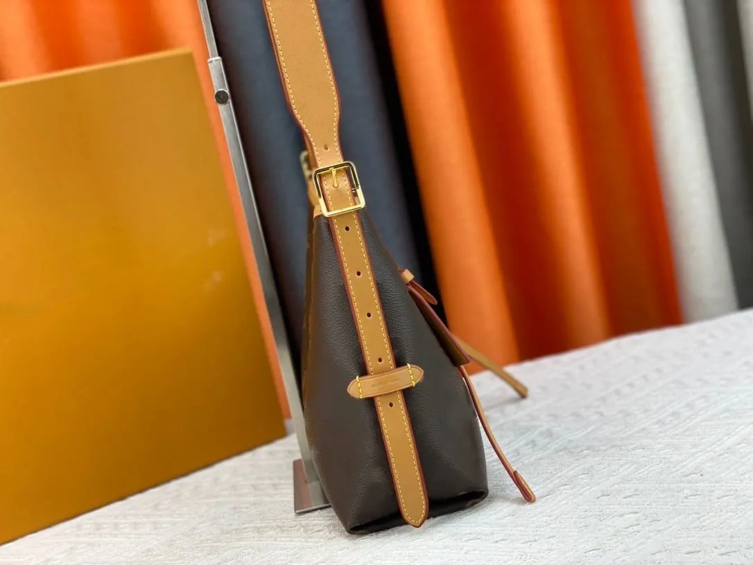 バッグ ma Parker Deluxe Quilted Crossbody Bag in Black | MZ Wallace