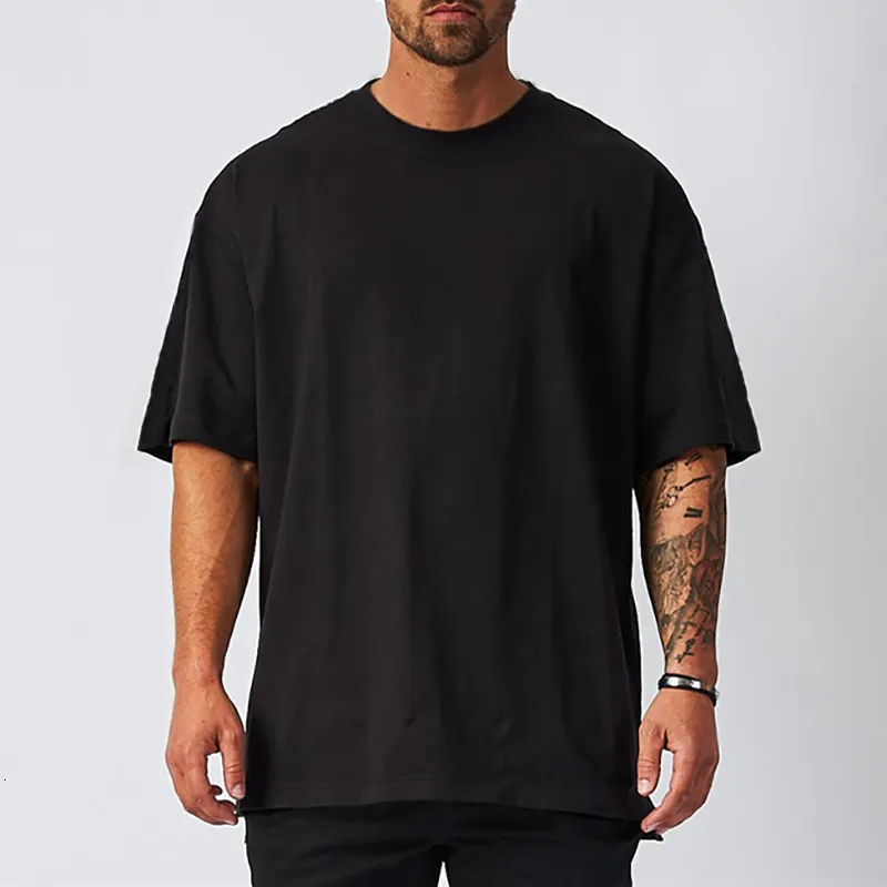 Мужские футболки Мужчина негабаритная футболка с коротким рукавом с брошенным плечом.