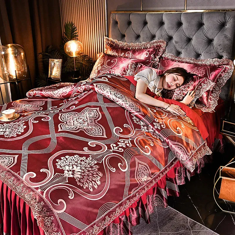 Conjuntos de cama Cetim Conjunto de cama de luxo Jacquard Highend Saia Duveta Capa Fourpiece Lace Colcha Estilo Nórdico Rainha 231117