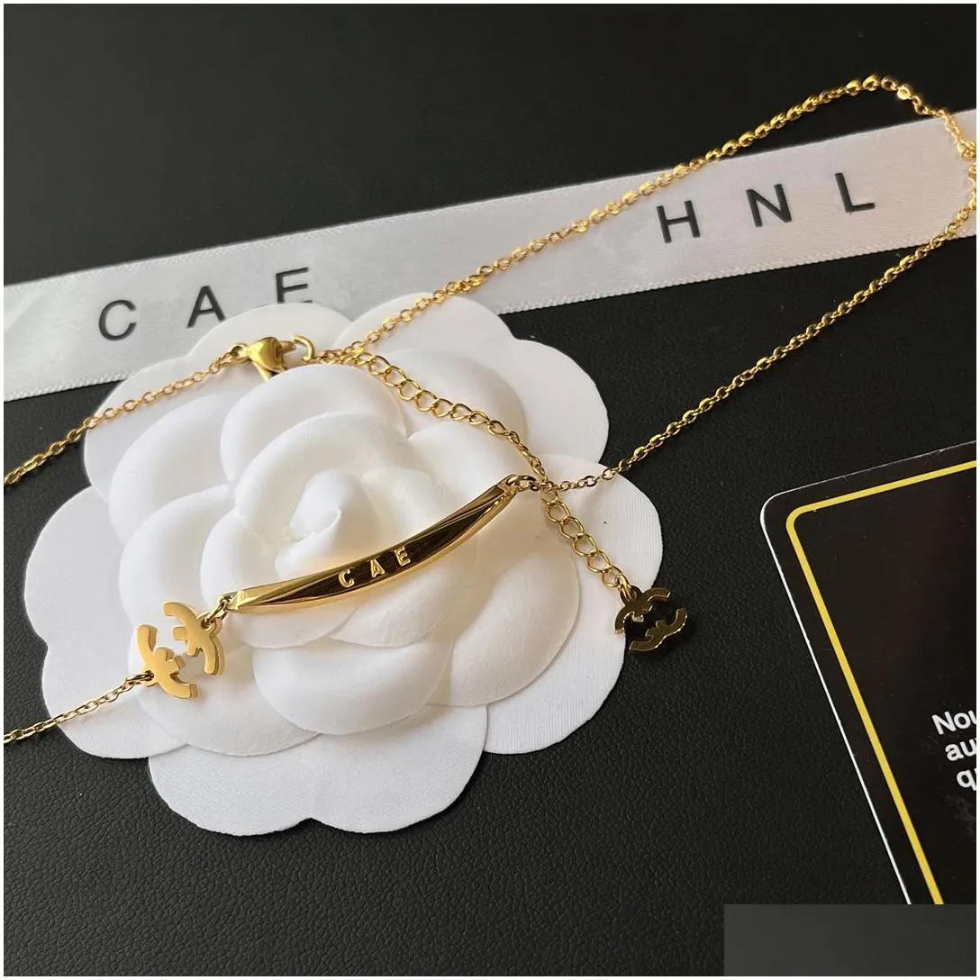 luxury brand elbow letter pendant necklace designed for women long chain 18k gold plated necklace designer jewelry exquisite