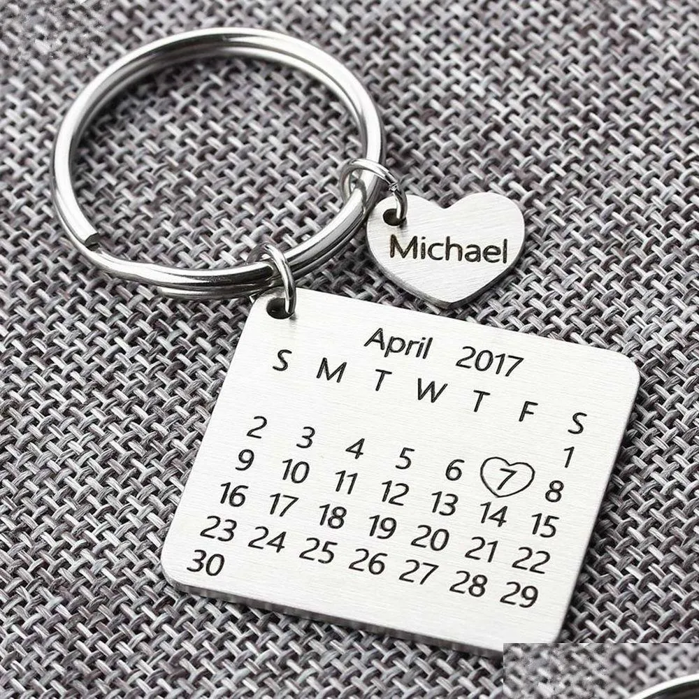 Sleutelhangers Lanyards Gepersonaliseerde Kalender Sleutelhanger Handgesneden sleutelhanger Customed RVS Keytag Verjaardag Bruiloft Ann Dhgarden Otypy