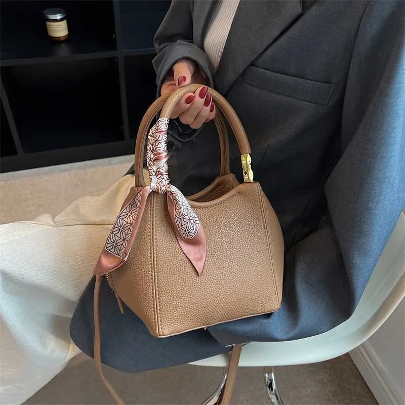 Schoudertassen hoogwaardige PU -emmertassen voor vrouwen merk schoudertas modetasbeurten en handtassen ontwerper crossbody tas zijden sjaalssatchel