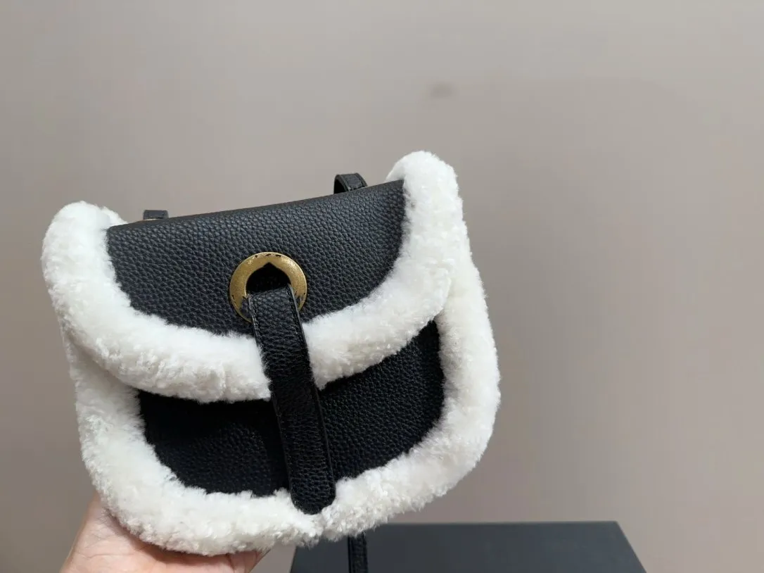 Satteltasche aus Lammhaar, Luxus-Designer-Tasche, Winter-Plüsch-Klappentaschen, Damen-Umhängetaschen, Designer-Umhängetasche, schwarz-braune Handtasche