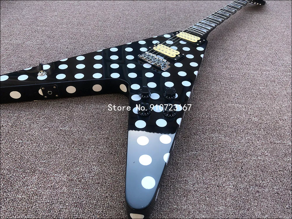 I lager Randy Rhoads White Polka Dot Black V Electric Guitar Rosewood Fingerboard Bowtie Inlays Tremolo Bridge Whammy Bar Chrome Hardware Grover Tuners