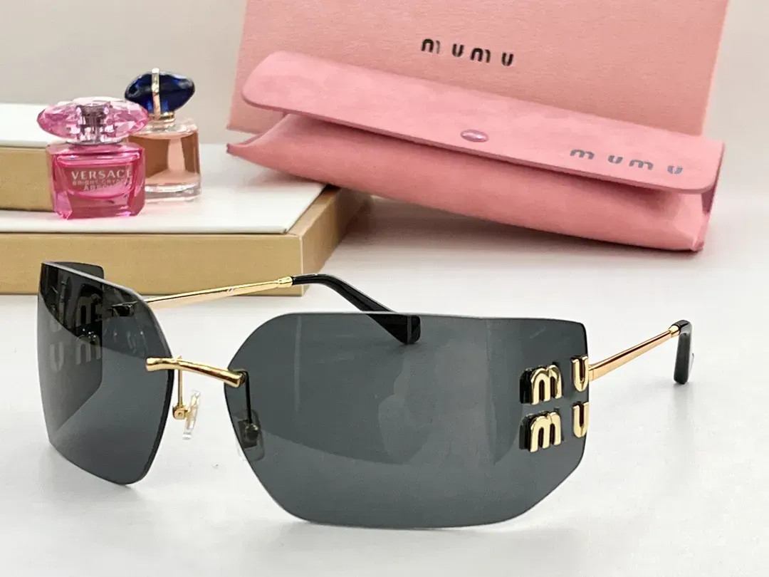 Lyxdesigner MIU Solglasögon för män och kvinnors solglasögon ramlösa MIU -glasögon trend ny stil med färgförändring progressiv film med låda