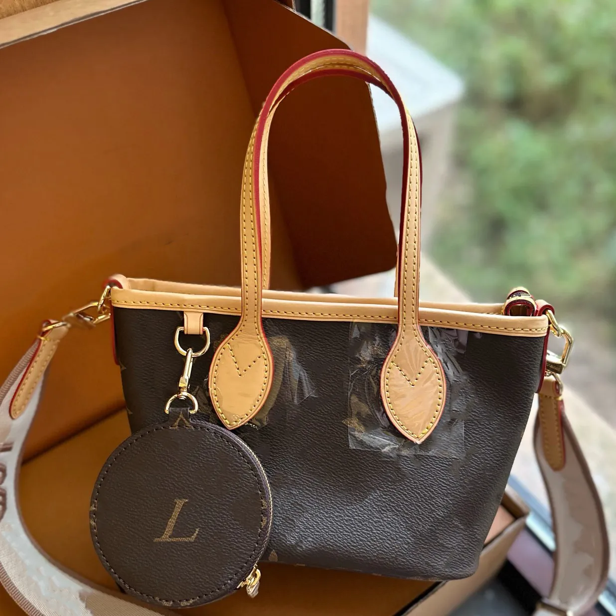 مصمم العلامة التجارية الفرنسية Women Crossbody Bags الكلاسيكية الرجعية المنقوسة الجلود حقيبة شاطئية الأزياء سيدة حقيبة تسوق جديدة قابلة للتعديل
