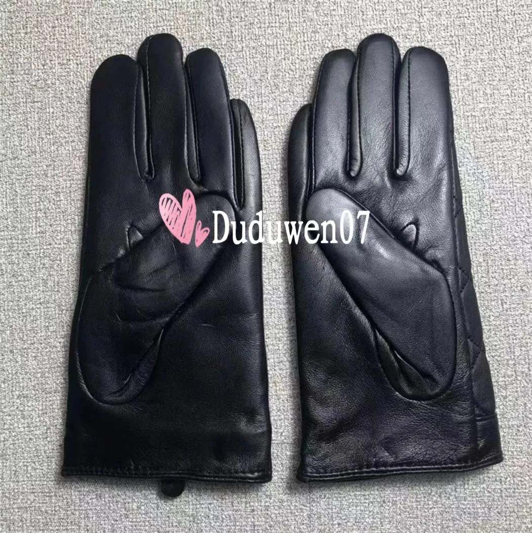 party gift fashion keep warm gloves clock leather Touch screen gloves palm size for 19cm3190165