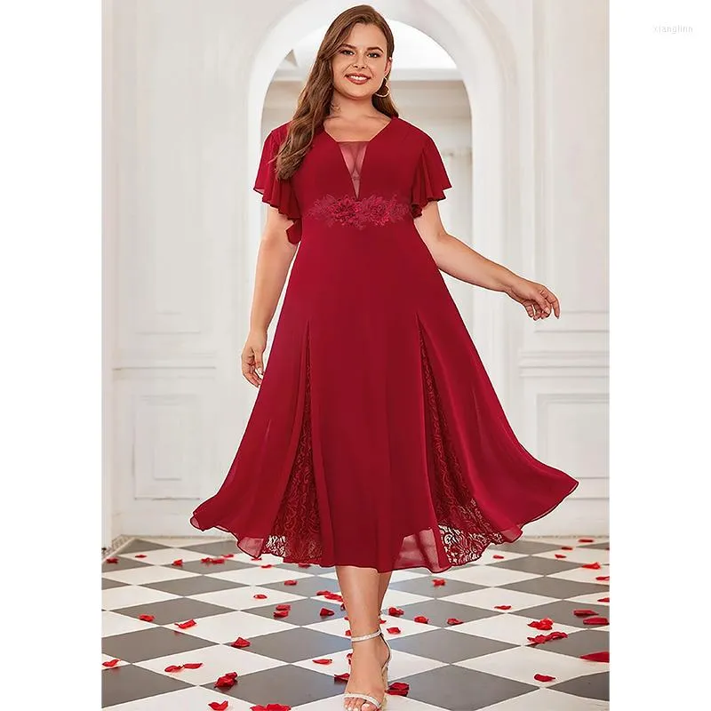 Robes de grande taille 2023 à manches courtes robe de mariage de luxe col en V dentelle femmes été mi-longue à volants Madi