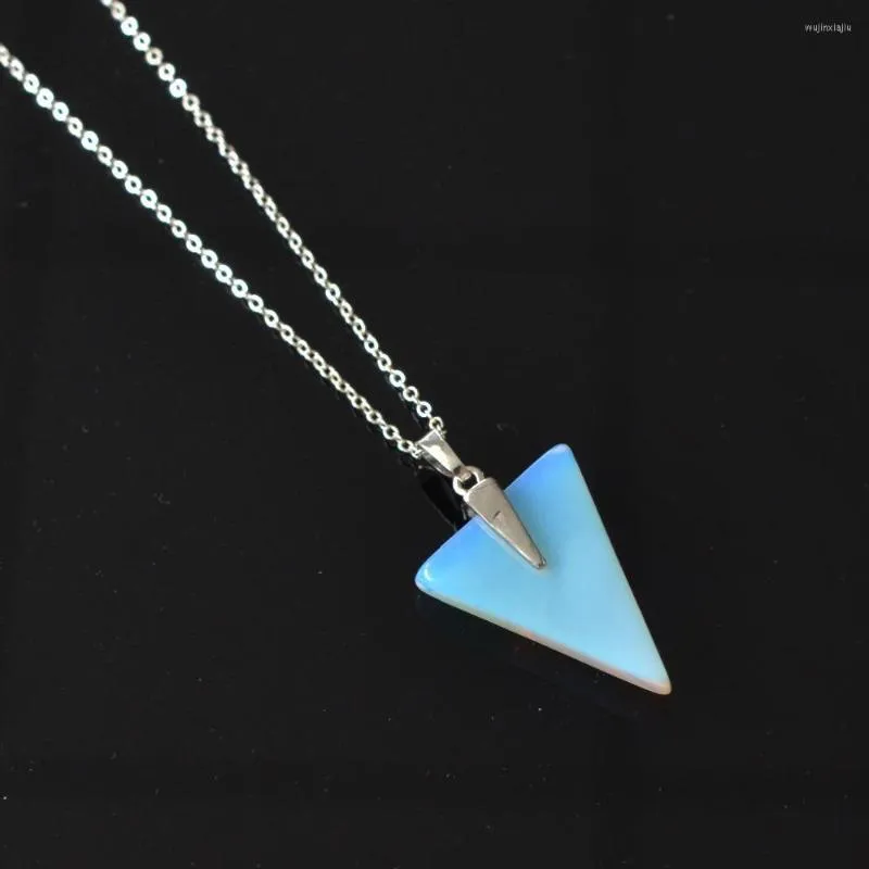 Anhänger Halsketten Mode im Jahr 2023 Opalite Kristall Halskette Dreieck Valentinstag Geschenk zur Auswahl des Charmes von Perlenschmuck