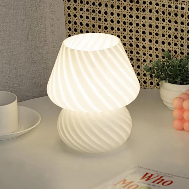 Lampes de table Creative LED lampe de bureau pour chambre chevet forme de champignon USB lumière chargée décoration enfants cadeau protection des yeux nuit