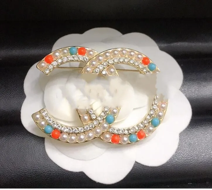 20style 18K Luxury Style Letter Designer Brand Broche Zircon Pearl Set con diamante Mujer encanto regalo de boda Accesorios de joyería para fiestas