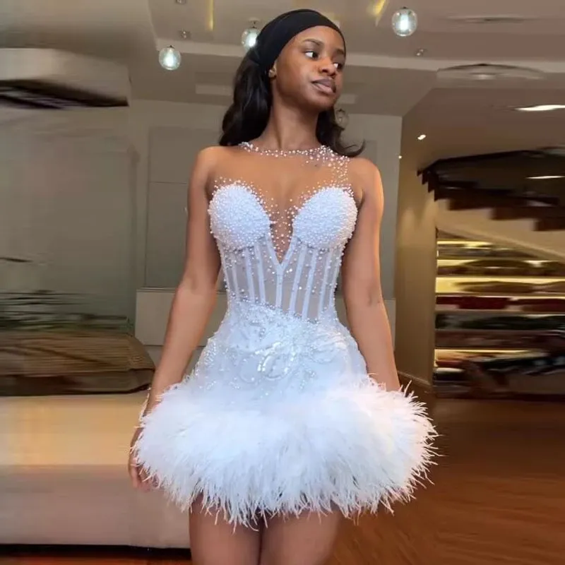 Petite robe blanche de Cocktail, tenue de soirée courte, avec plumes et perles, col rond transparent, Aso Ebi, Mini robe de bal, 2023