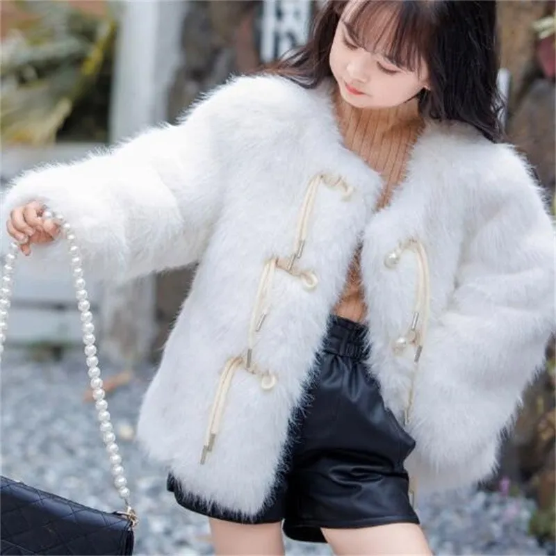 2024 New Fashion Winter Imitation Fur Jacketst Girls 'Coat Fresh Sweet White Jackets 어린이 코트 진주 버튼면 세련된 코트