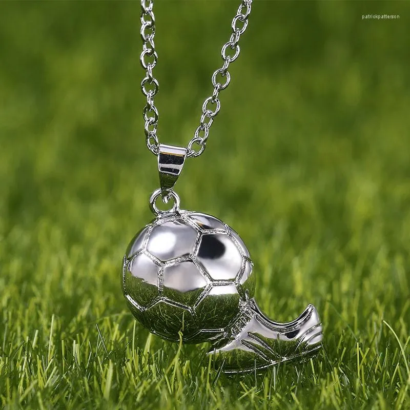 Подвесные ожерелья Huitan Word Cup Soccer Shoe Ожерелье для женского футбольного фаната.