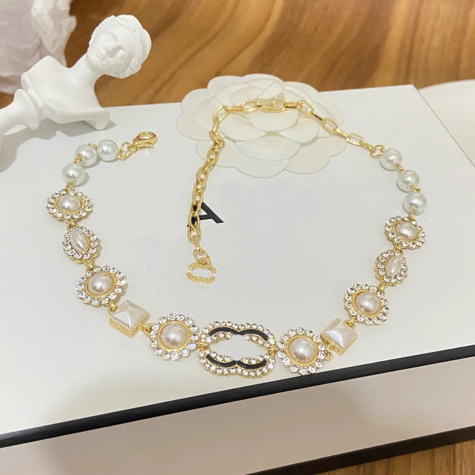 Choker Designer Necklace Fashion Women Designer Necklaces 18K Gold Plated Choker L-Letter Pendant Chain Faux Leather Wedding Jewelry