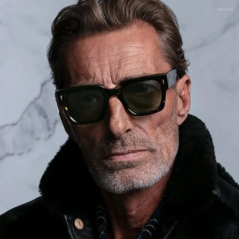 Occhiali da sole quadrati classici da uomo firmati retrò rivetti montatura piccola rettangolare maschile vintage di tendenza Gafas De Sol