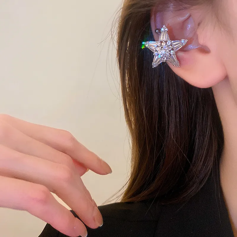 S3598 Polsino dell'orecchio di lusso leggero Zircone Clip dell'orecchio del pentagramma per le donne Disegno di nicchia Senza foro Orecchio Clip per osso Orecchini pezzo singolo