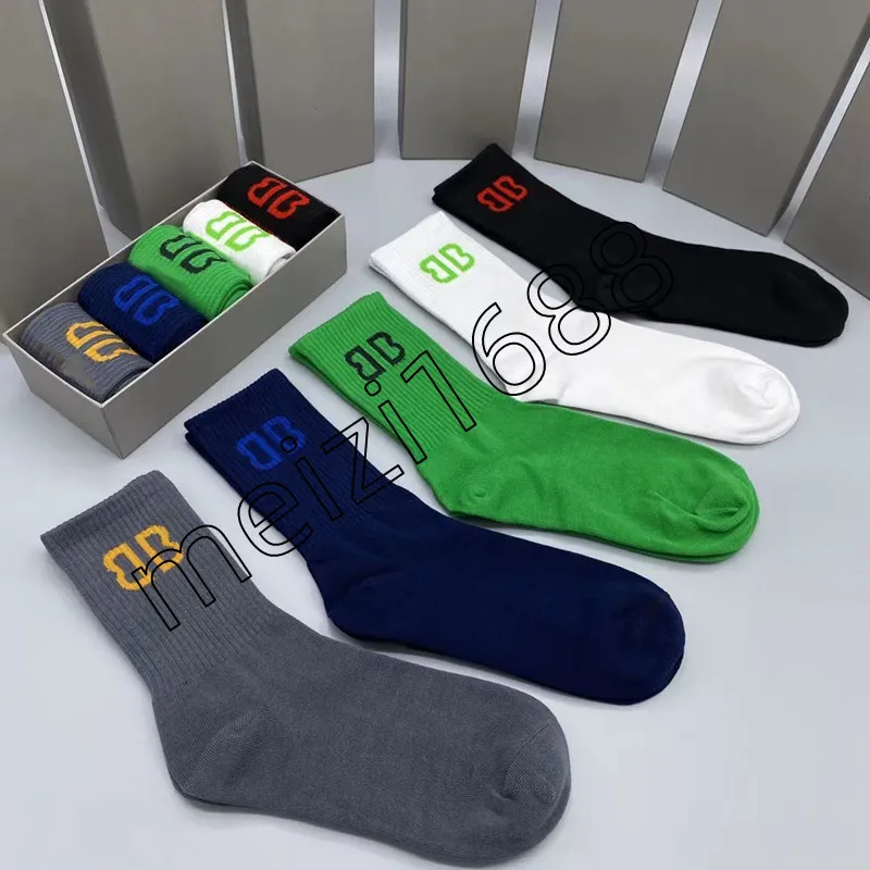 Fashion broderie tricotée de chaussettes pour hommes créateurs B Lettre modèle de mode Fashion Womens Business Sports Nom décontracté chaussettes de marque avec boîte