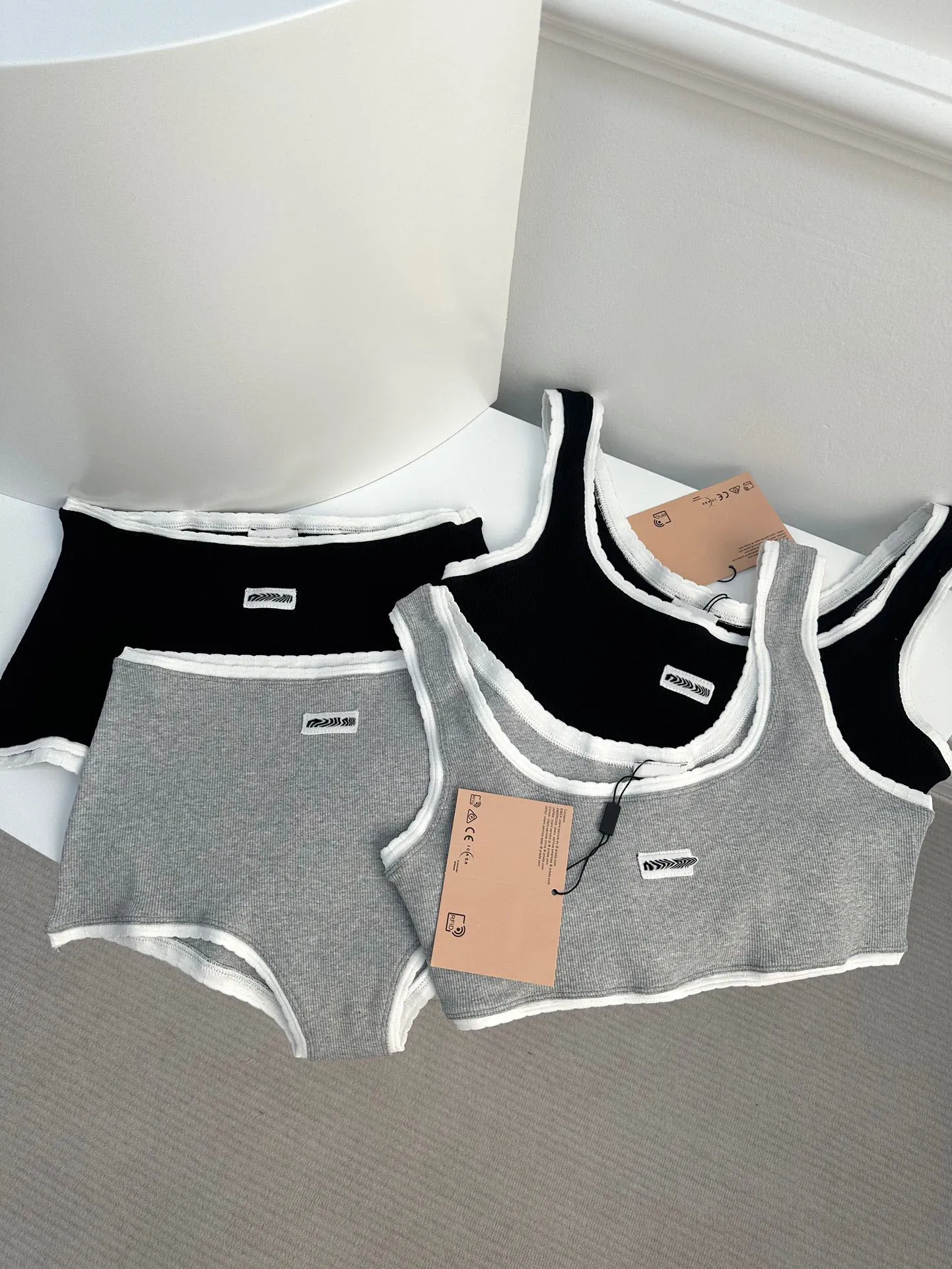 Luxe Design Dames Effen Kleur Dames Set Skinny U-hals Mouwloze Crop Tops En Hooggetailleerde Mini Shorts Pak Tweedelige Set