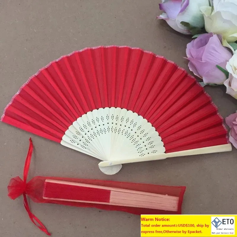 Personnage de fans de silk pliant gravé personnalisé Bamboo Fan Gift Party personnalisé avec les noms de mariage et l'impression de datte pour une baby shower d'anniversaire