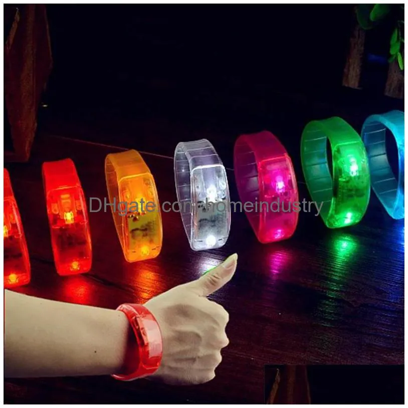 Nyhetsartiklar Sound Control LED -blinkande armband Ljus upp musik Aktiverad Bangle Luminous Armband för Party Night Club Bar Disco DHFGN