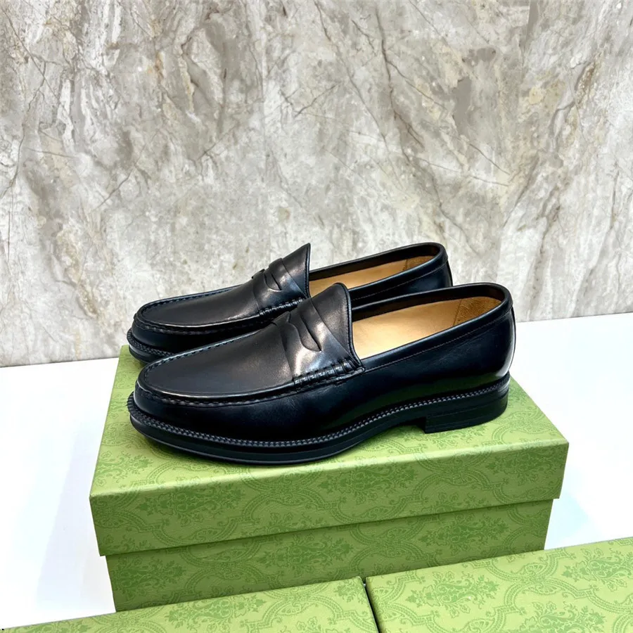 27 Model Lüks Erkek Klasik İş Ayakkabıları 2024 Yeni Erkek Tasarımcı Elbise Ayakkabı Moda İngiliz Tarzı Partisi Düğün Gece Kulübü Boyutu 45 Erkek Ayakkabı