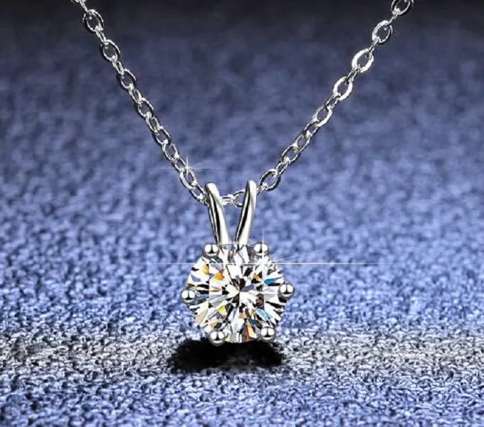 Hurtowa biżuteria 925 Srebrny Srebrny Diamond Mosang Six Claw Naszyjnik Moda Moda Klasyczna Gra D Color Moissanite Diamond 1ct