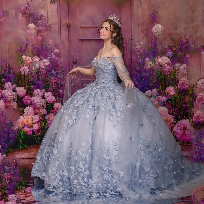 Himmelblaues süßes 16-Quinceanera-Kleid mit Umhang 2024, schulterfrei, Schmetterlingsapplikationen, Schleife, Prinzessin, Partykleid, Vestidos de 15 Jahre