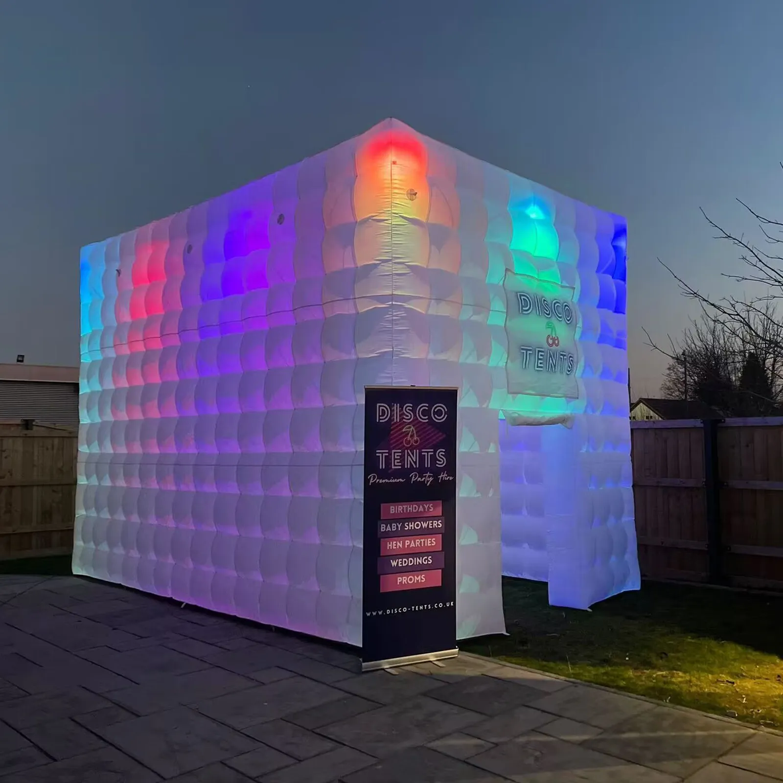 Tenda per feste a noleggio commerciale con tenda gonfiabile a LED con telecomando per divertimento all'aperto o eventi DJ