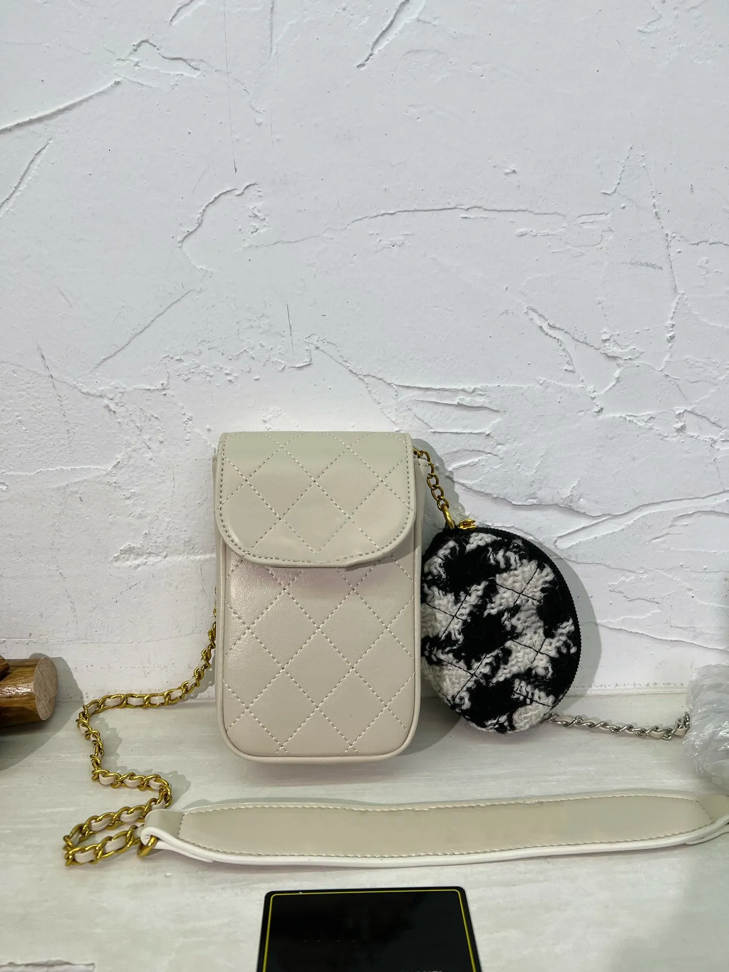 Mobile top phone purse