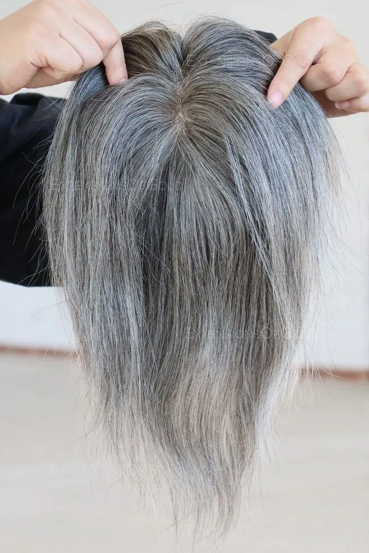 Attaché à la main Mono base cheveux topper gris pièce de cheveux humains couleur sel et poivre européen wo men grayToppers postiche clip en extension argent personnalisé 20 jours environ 3x5"