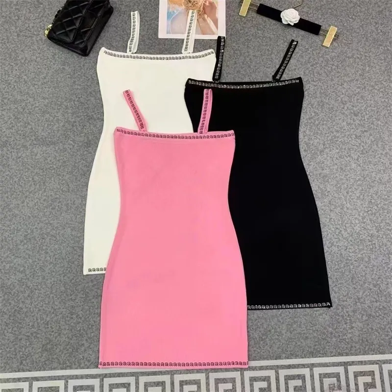 デザイナードレスキャミソールドレス春と夏の袖なしサスペンダーストラップレスドレス女性ブラックスリムフィットストラップレスパーティードレス