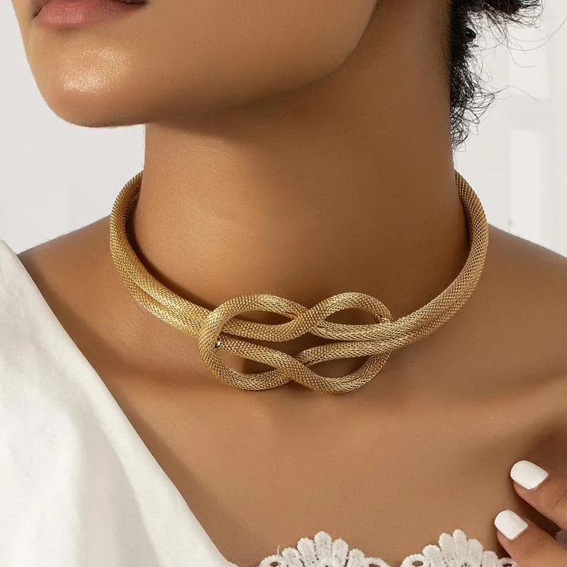 Choker prosty skręcony naszyjnik dla kobiet elegancki modny okrągły okrągły otwarty węzeł złoty kolor metalowy naszyjniki biżuterii