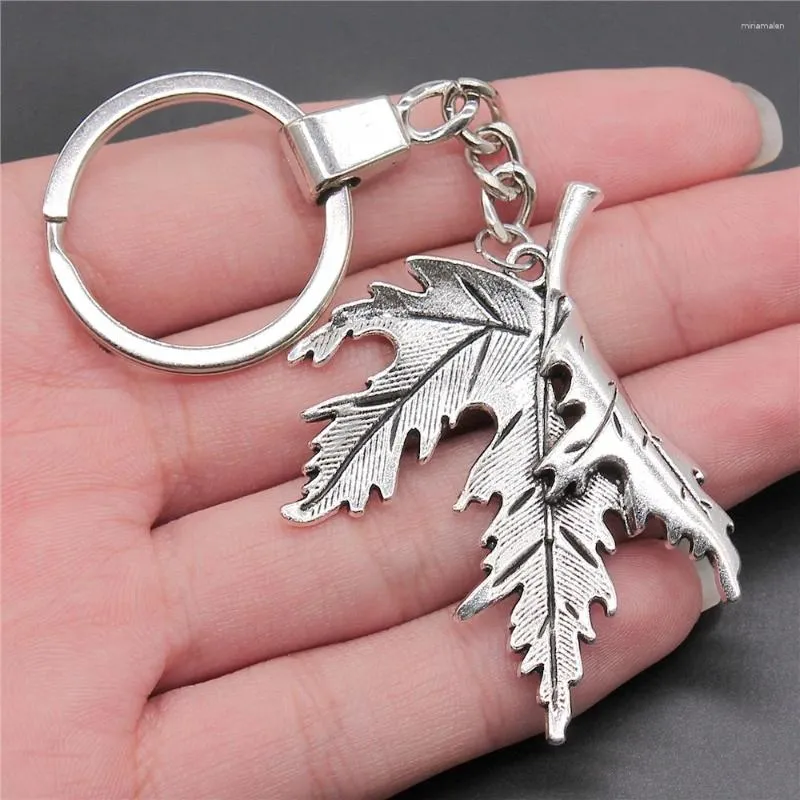 Keychains Men Keychain Keyring 2 Färger 55x45mm Leaves Pendant Souvenirs Gift