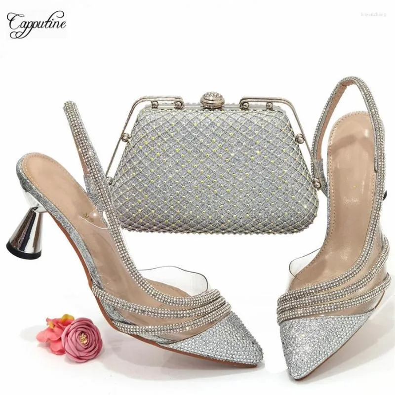 Scarpe eleganti Abbinamento argento Donna e borsetta Set Décolleté da donna di design italiano con pochette Sandali con tacco alto per la festa CR333