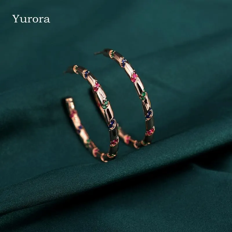 Orecchini a cerchio Huggie Yurora Rotondi di lusso per le donne Multicolor Zirconia Oro rosa Boho Circle Gioielli di moda Regali Accessori