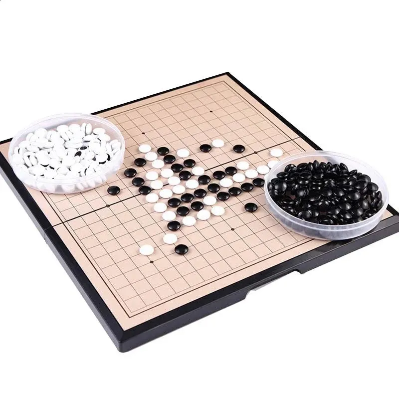 Giochi di scacchi Gioco magnetico Go Pieghevole Multisize Go Acrilico Pezzi degli scacchi in bianco e nero Set di scacchi Puzzle per bambini Gioco da tavolo Giocattoli Regali 231118