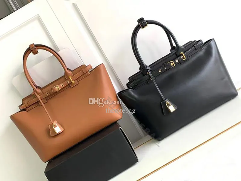 23 Borsa Conti in morbida pelle Designer classico Portare a mano Borse di grande capacità Nuove Moda Donne di lusso Colore nero Borsa tote con borchie sul fondo