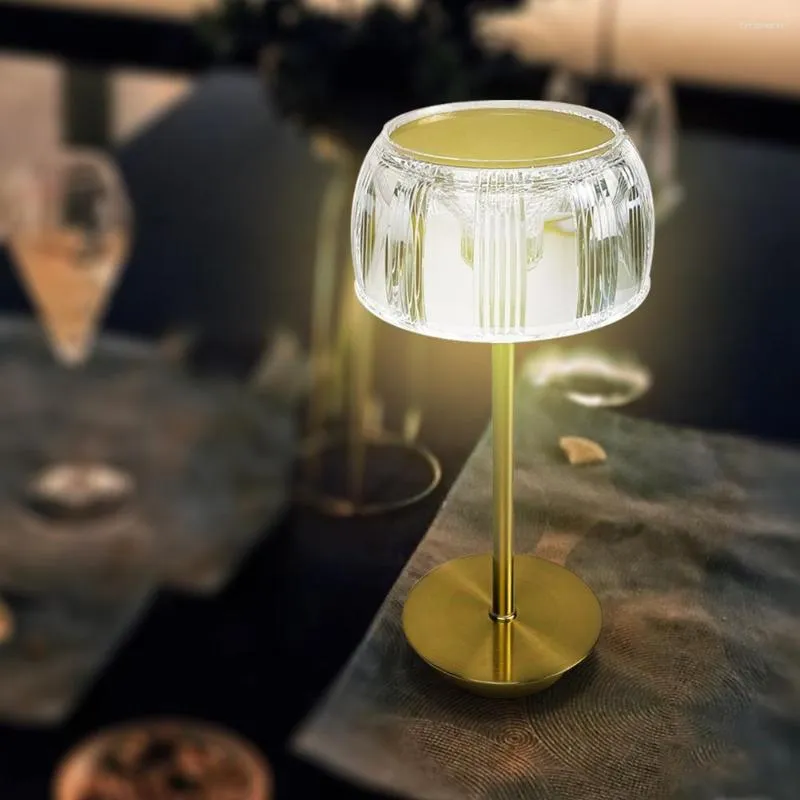 Bordslampor Nordic LED Crystal Lamp 3-färgläge Strepless Dimning Batteridriven sovrum sovrum Dekorativ skrivbordsljus natt